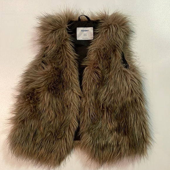 Old Navy Fur Like Vest size 6-7 youth - Picture 1 of 3